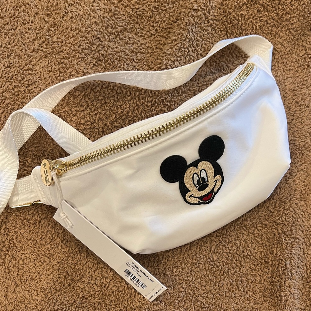 Unused w/tags Stoney Clover Classic Fanny- blanc. Mickey patch embroidered